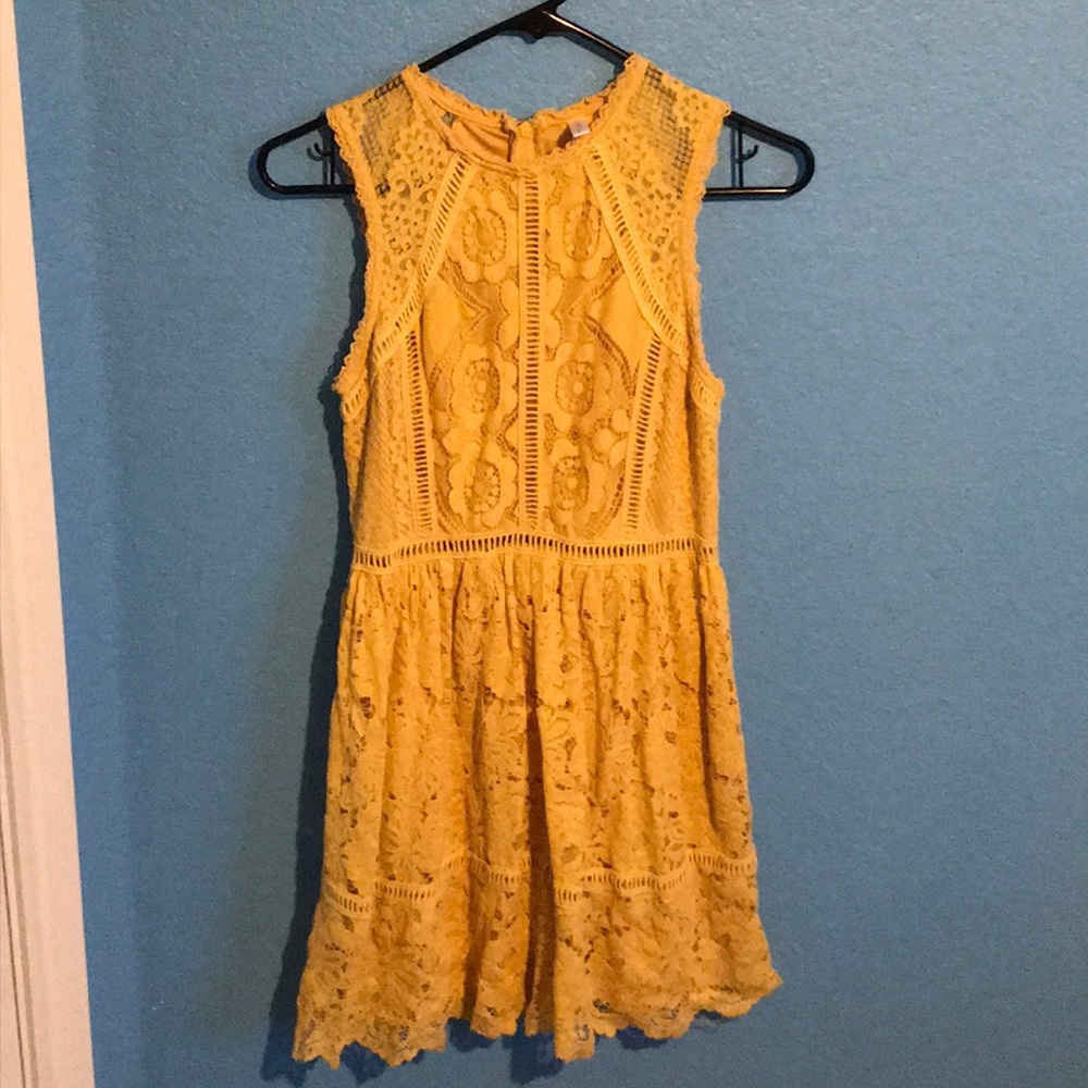 yellow lacy petite sleeveless dress